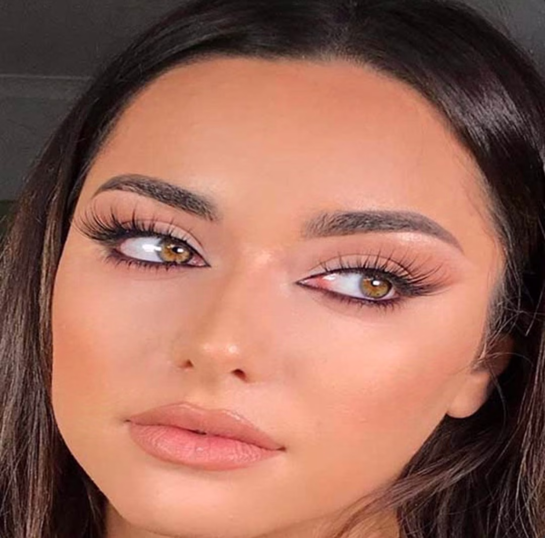 مدل آرایش عید برای صورت گرد